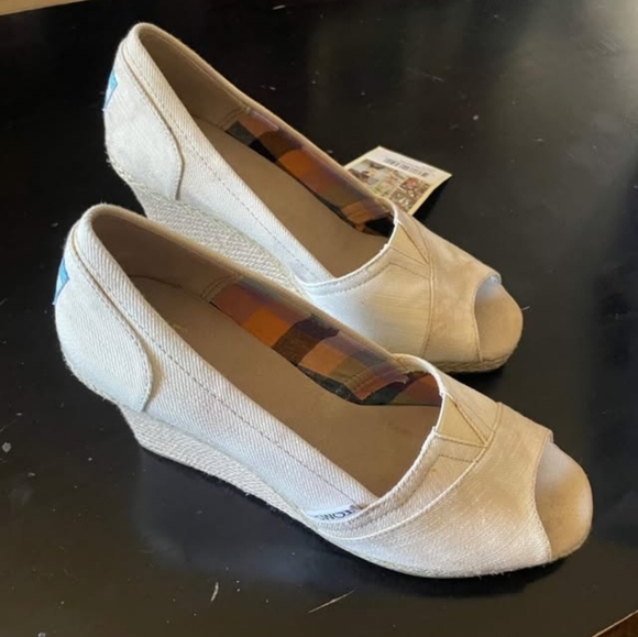 Tom's Wedge Shoes - Picture 3 of 9